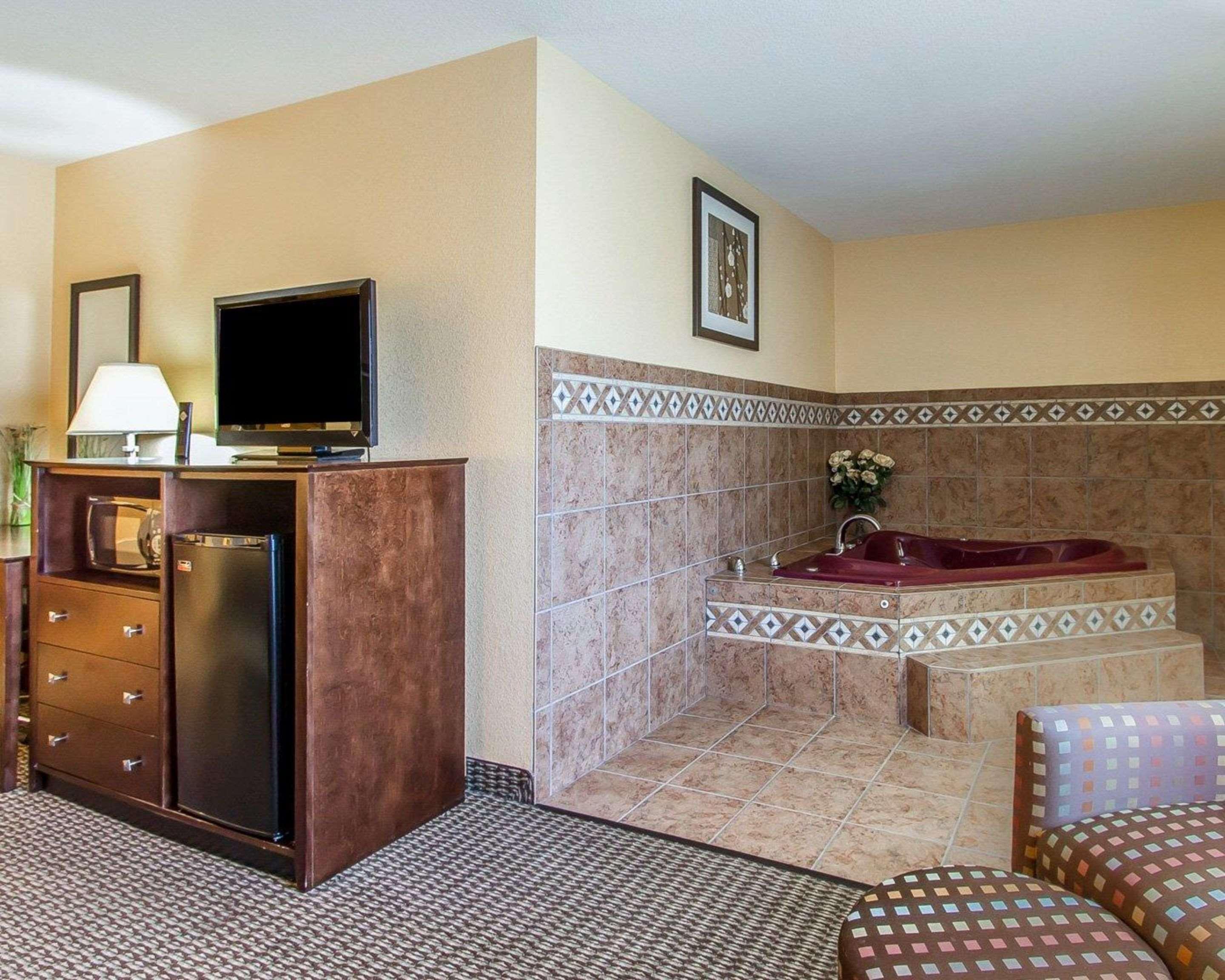 Quality Inn & Suites Mount Pleasant Esterno foto