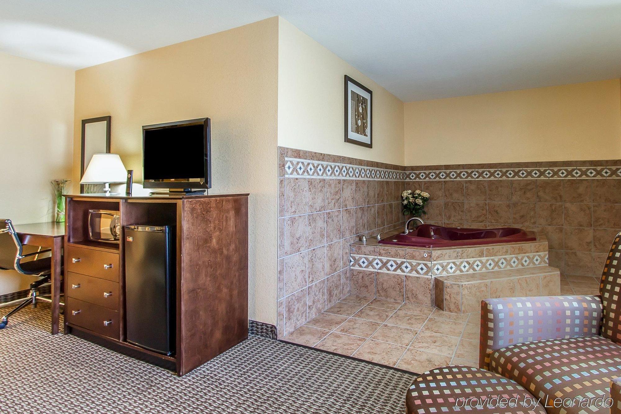 Quality Inn & Suites Mount Pleasant Esterno foto